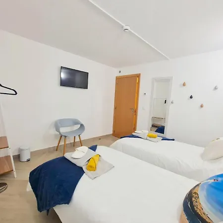 Quartos Grupos בית הארחה *