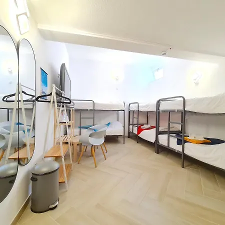 Quartos Viajantes, Surfistas, Grupos, Boa Energia Pensión Nazaré