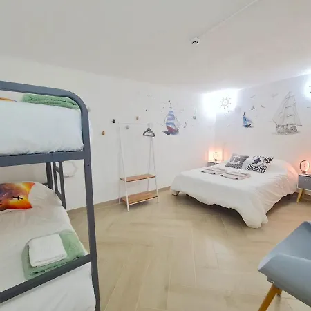Quartos Viajantes, Surfistas, Grupos, Boa Energia Pensión Nazaré