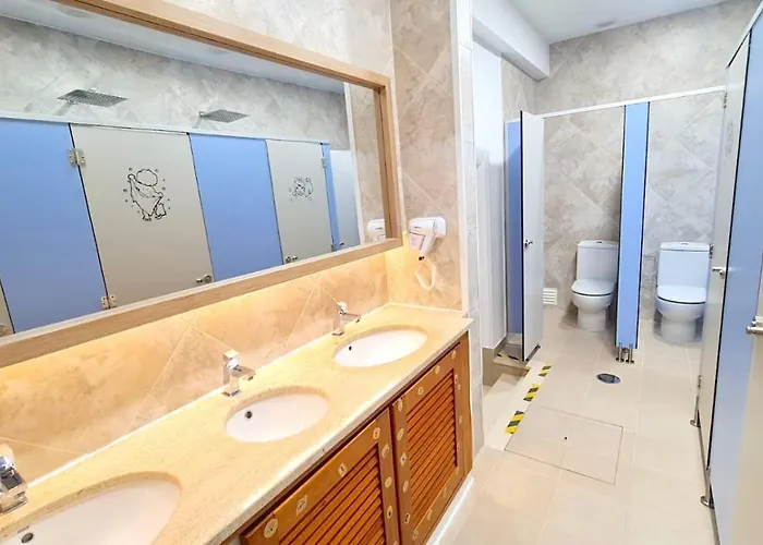 Quartos Grupos בית הארחה *