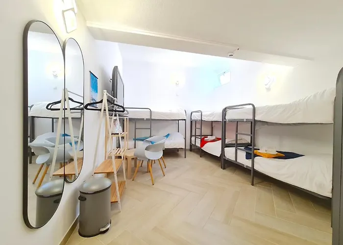 Quartos Grupos בית הארחה נאזרה