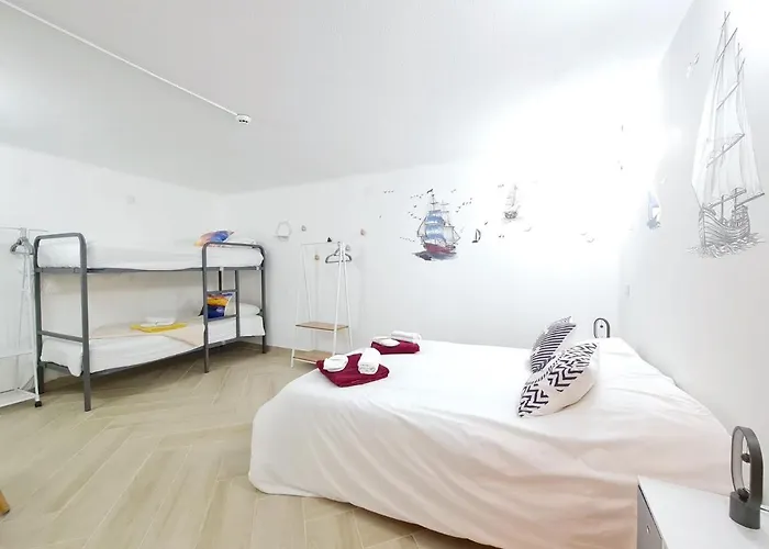 Quartos Grupos בית הארחה נאזרה