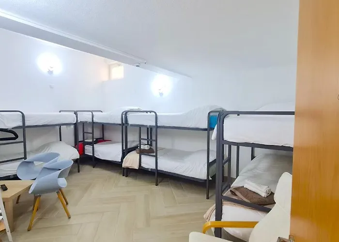 Quartos Grupos נאזרה