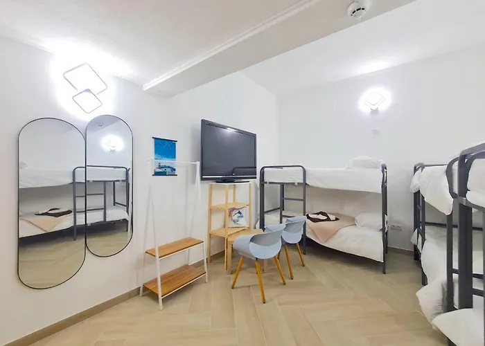 Quartos Grupos בית הארחה נאזרה