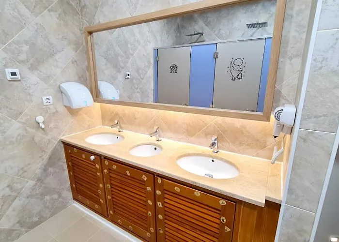 Quartos Grupos בית הארחה נאזרה